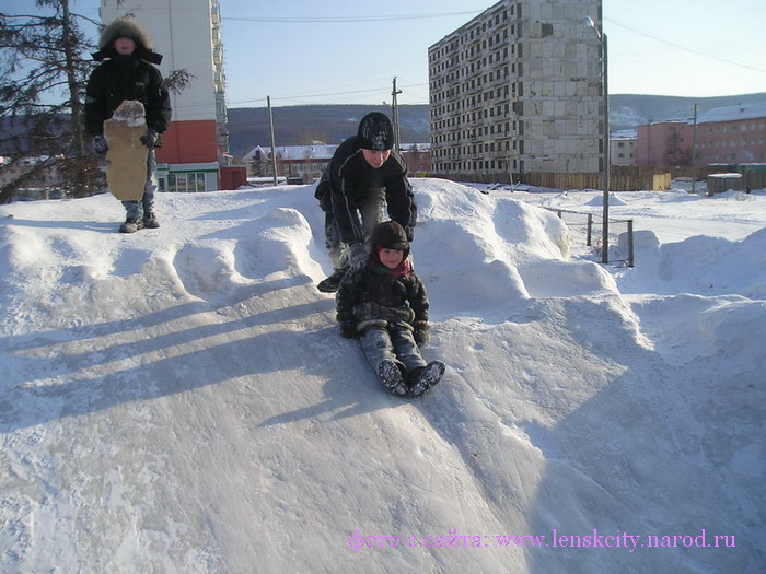 Зимний Ленск. Ледяная горка.